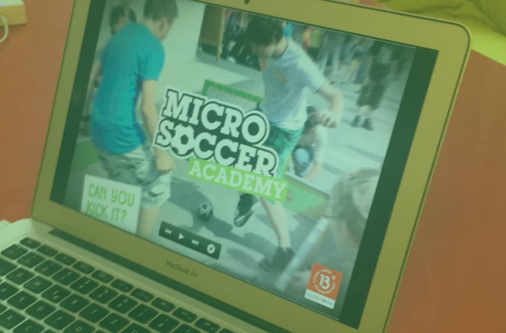 Die microsoccer Academy: praxisorientiert, kompakt und für Herz und Hirn
